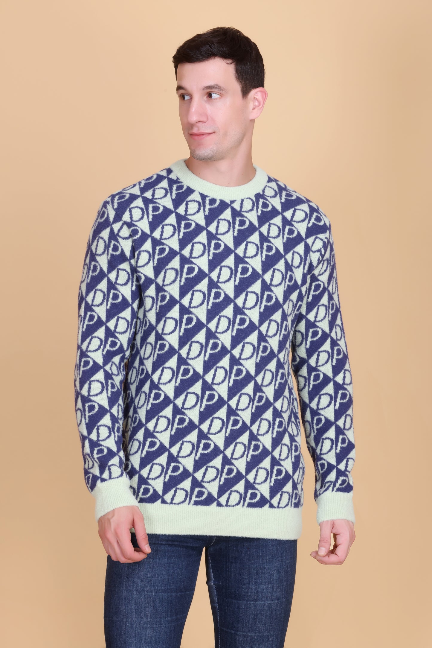Round neck men sweater