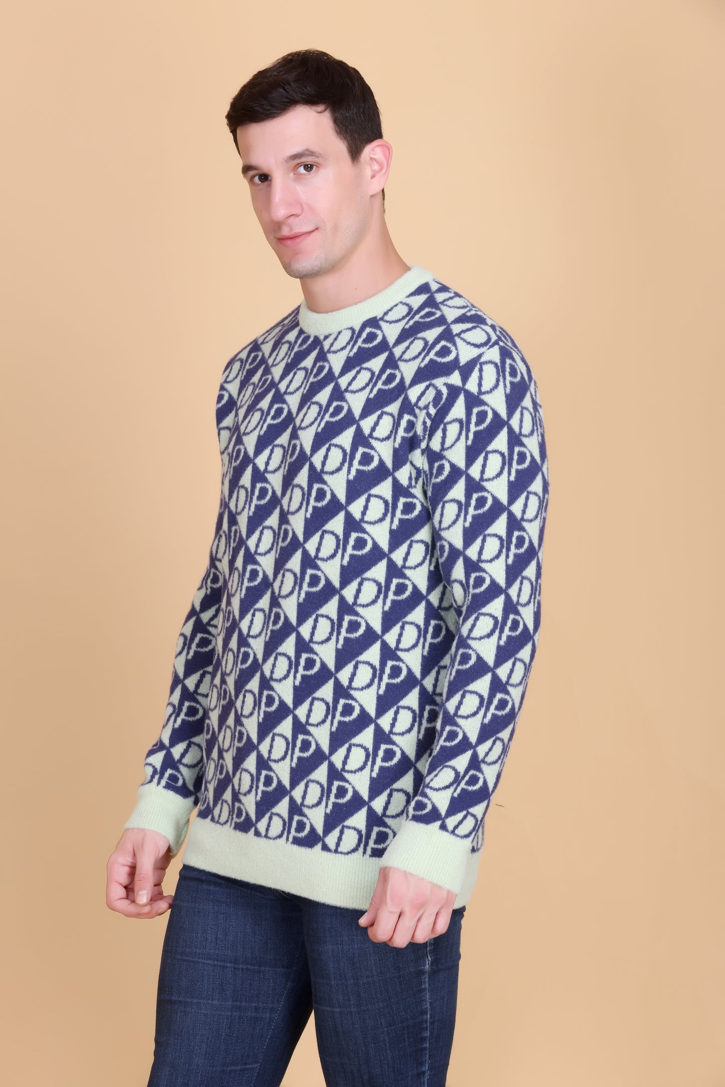 Round neck men sweater