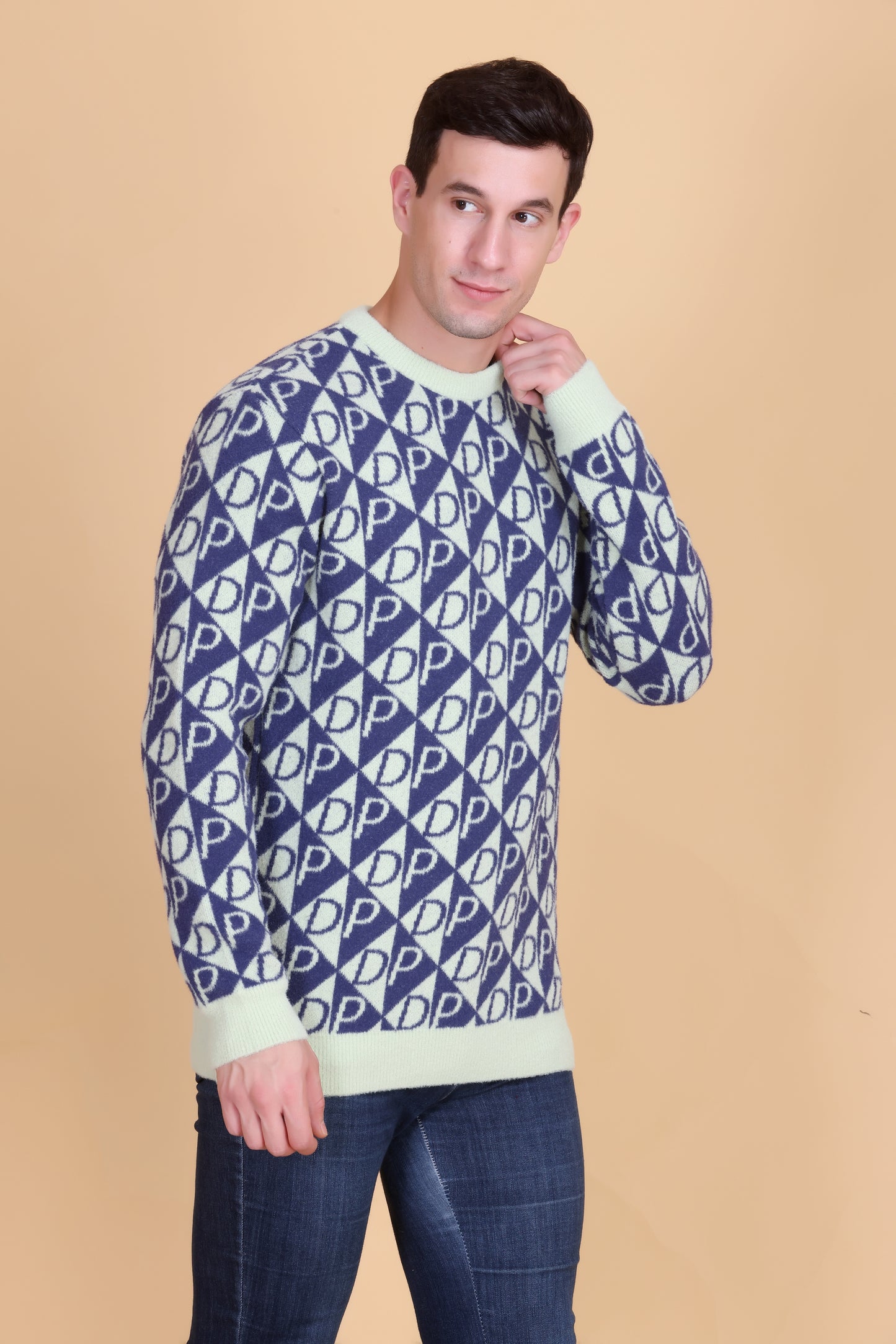 Round neck men sweater