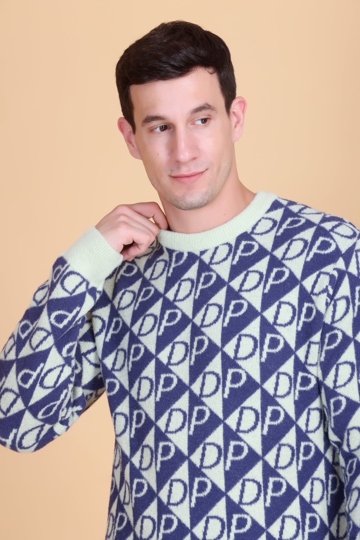 Round neck men sweater