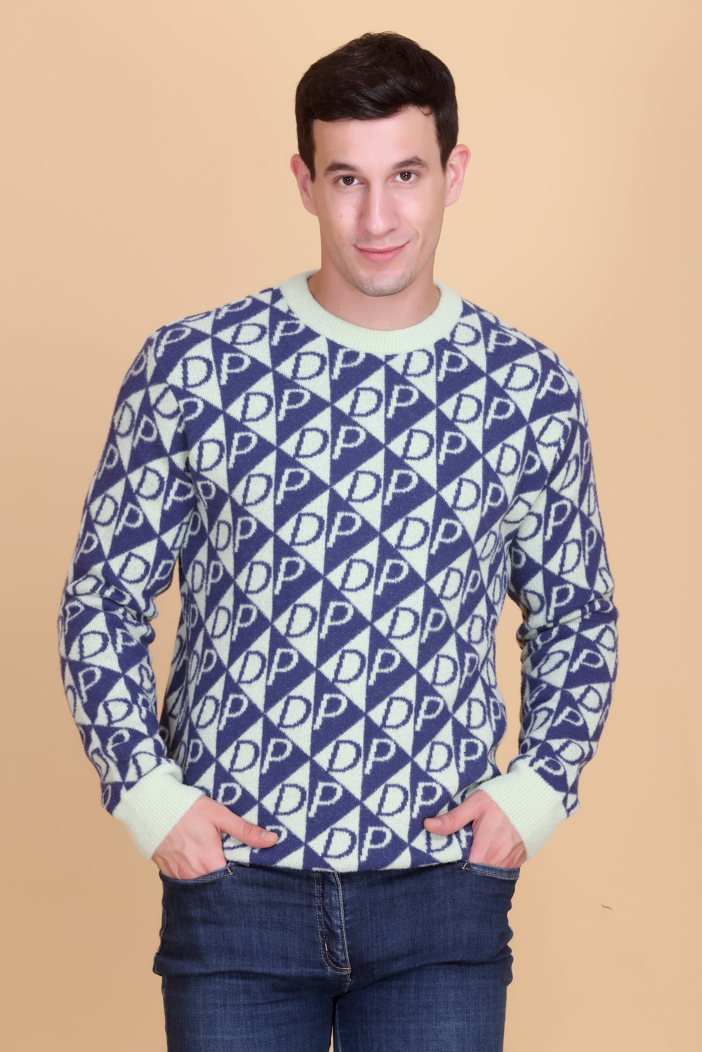 Round neck men sweater