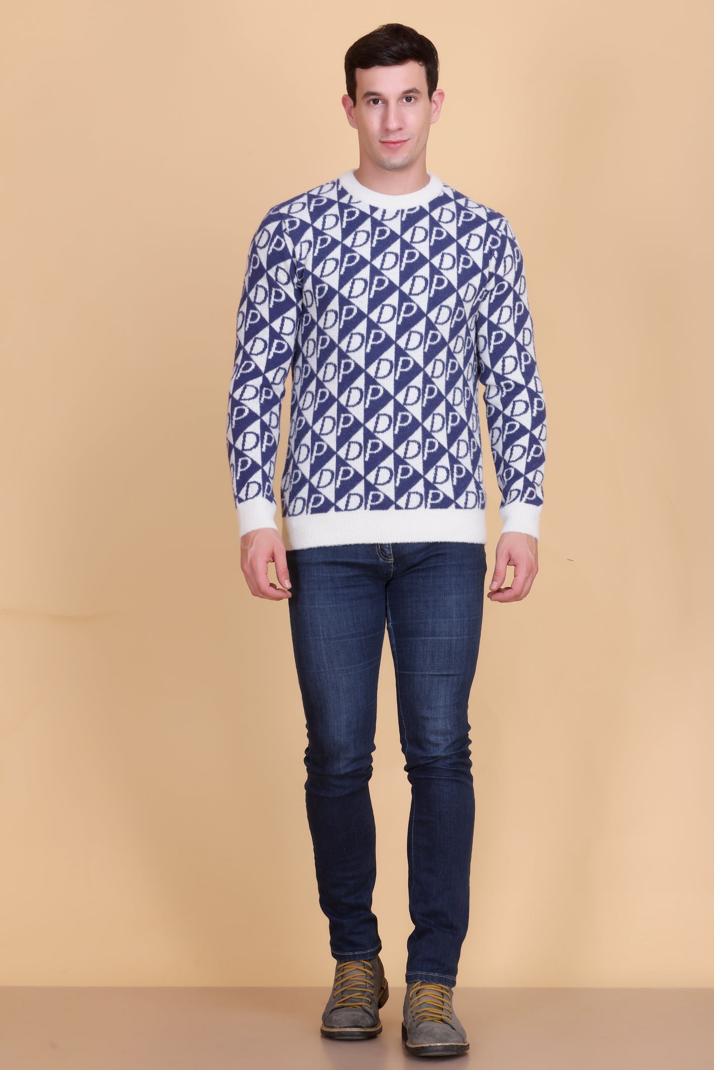 Round neck men sweater