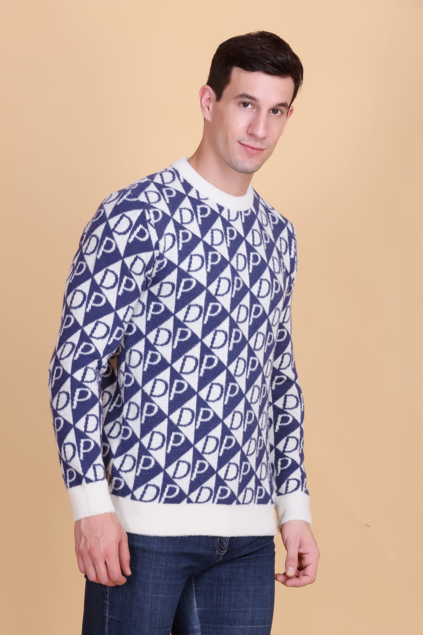Round neck men sweater