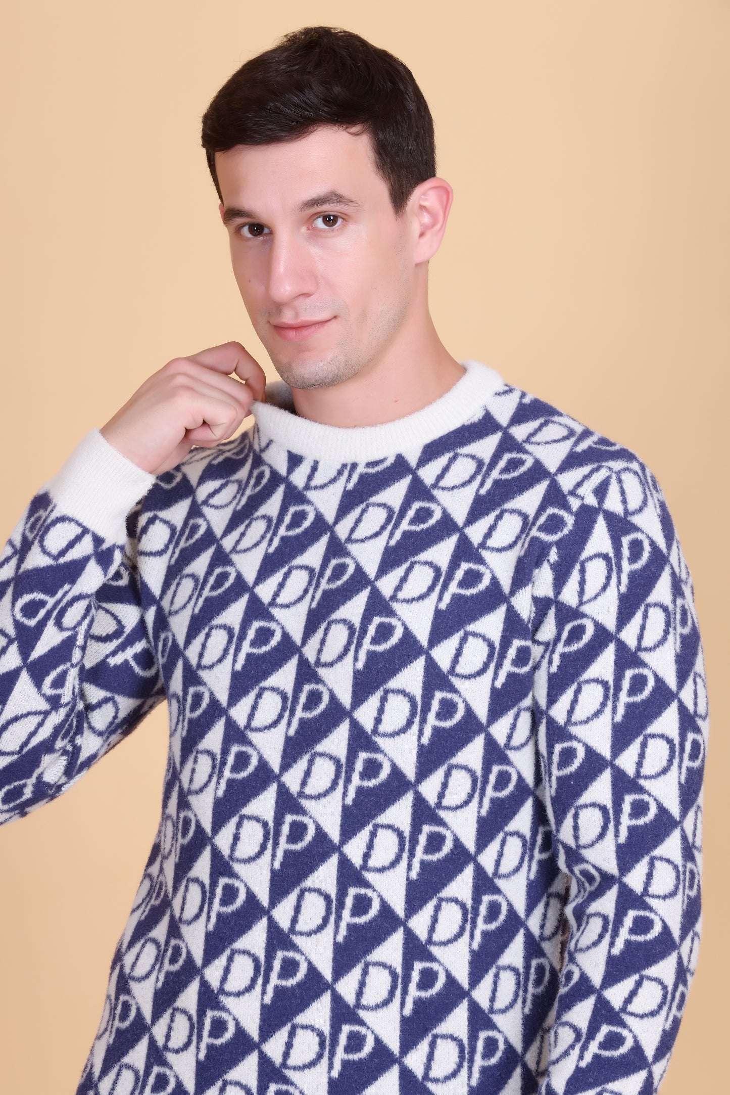 Round neck men sweater