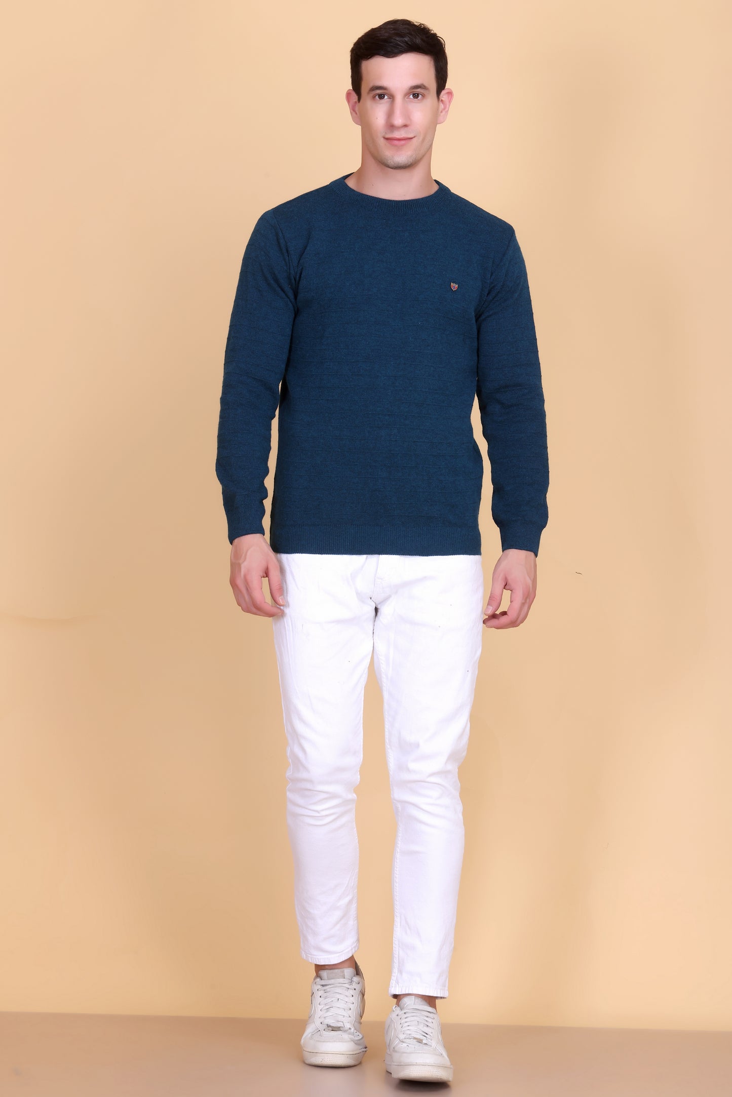 Round neck men sweater