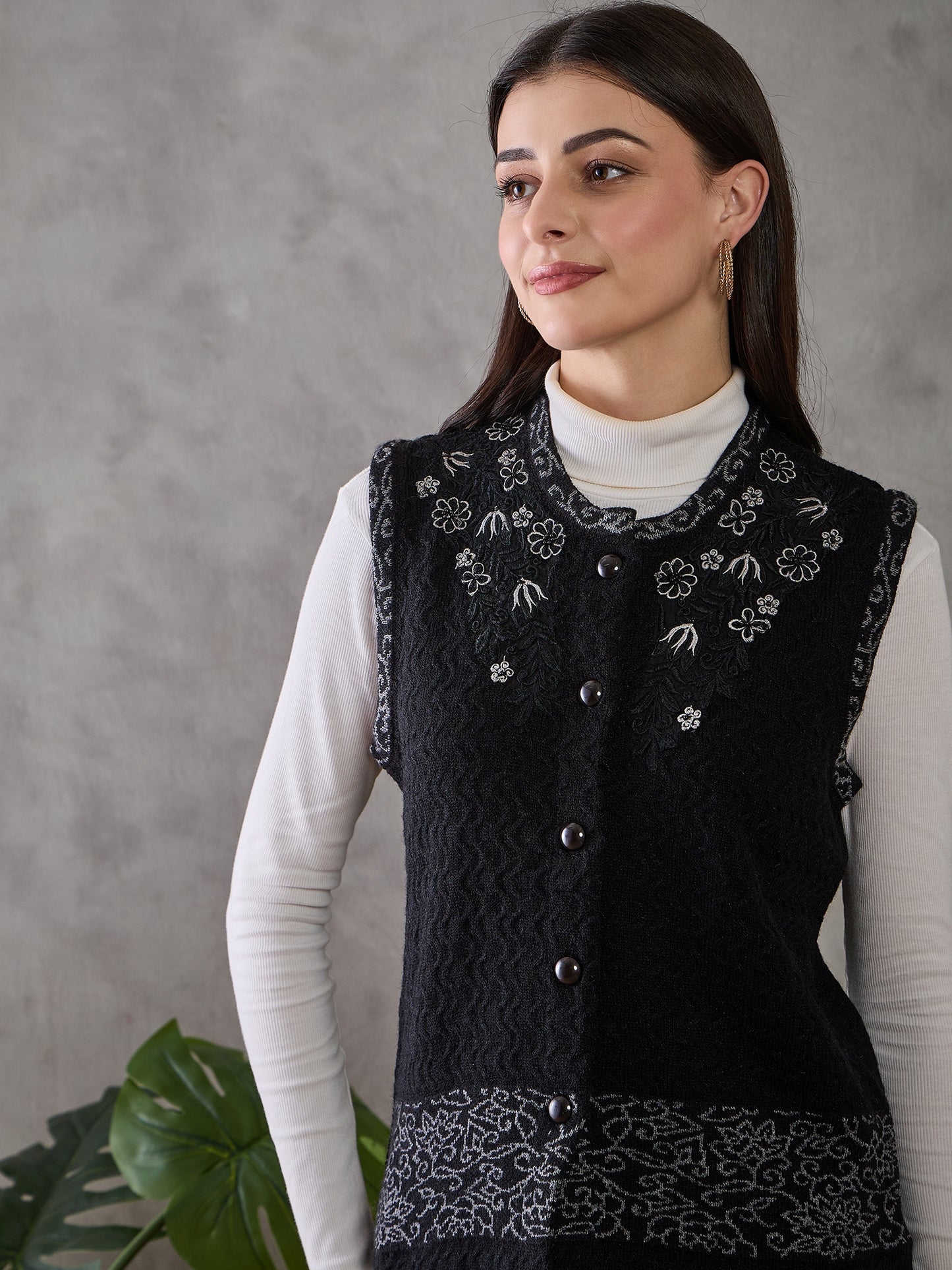 Clapton Women’s Woolen Sleeveless Sweater with Floral Embroidery Black