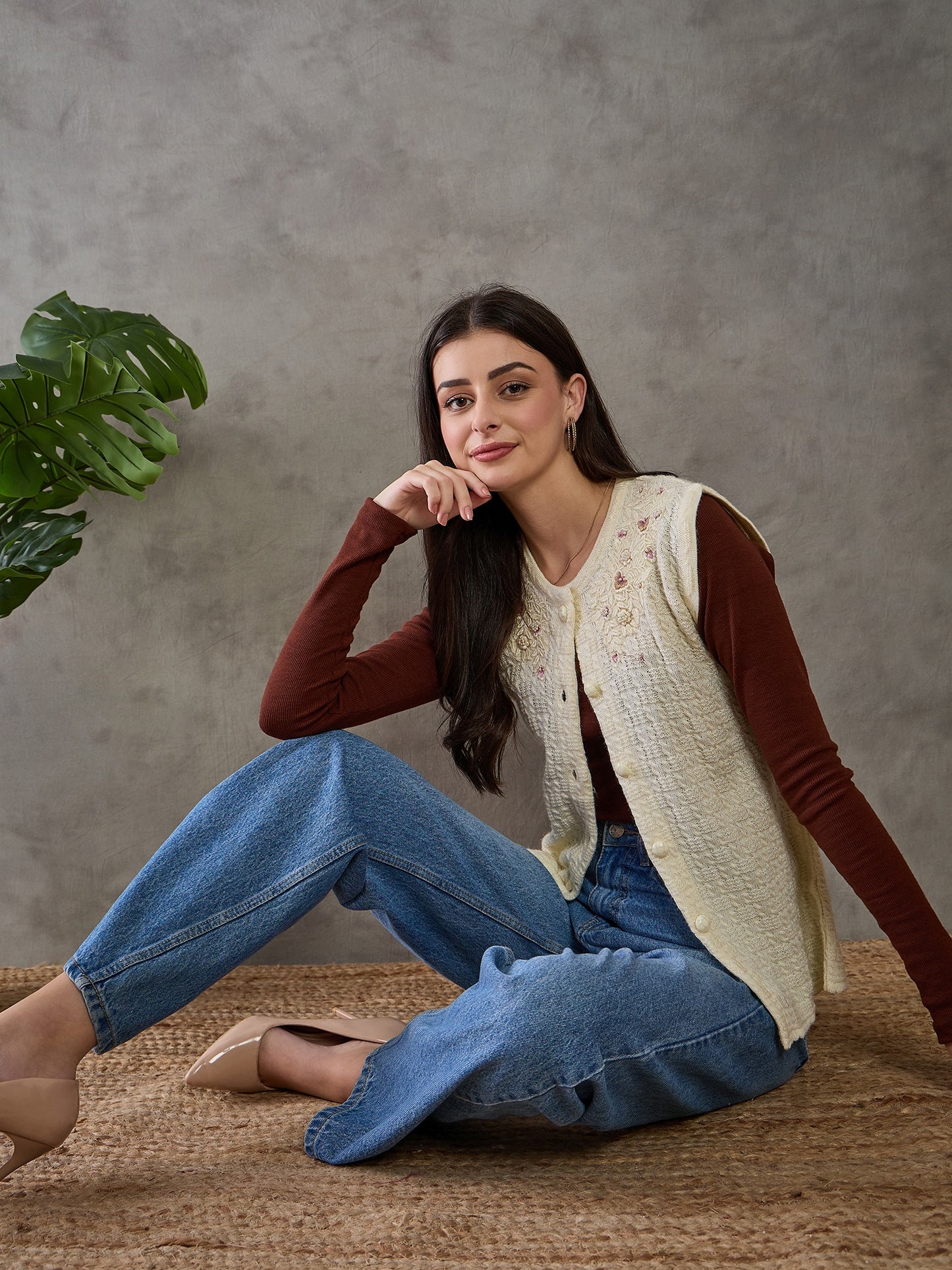 Clapton Women’s Woolen Sleeveless Sweater with Floral Embroidery CREAM