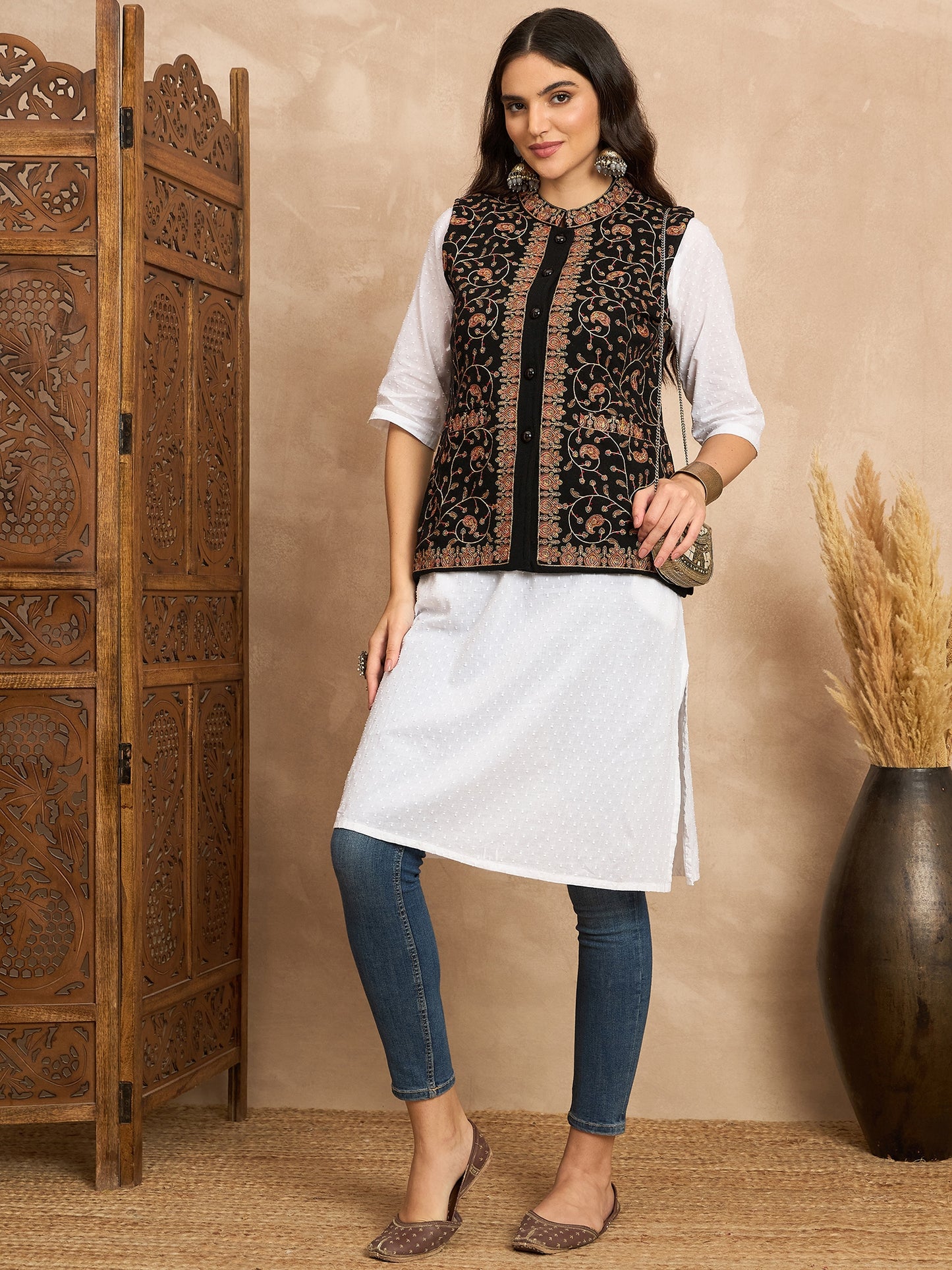 CLAPTON EMBROIDERY SLEEVELESS BLACK BLAZER FOR WOMEN