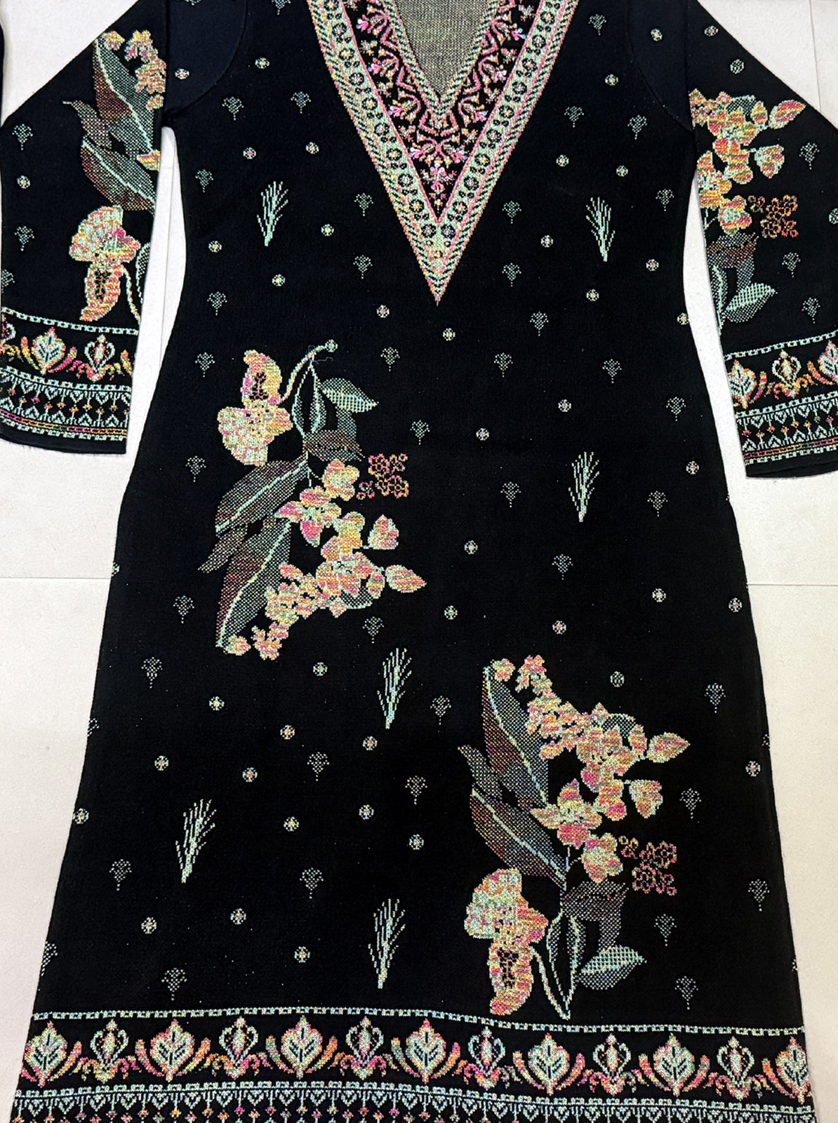 Embroidered wool blends for winter wear Straight-fit kurta with trousers and a dupatta (shawl) Black