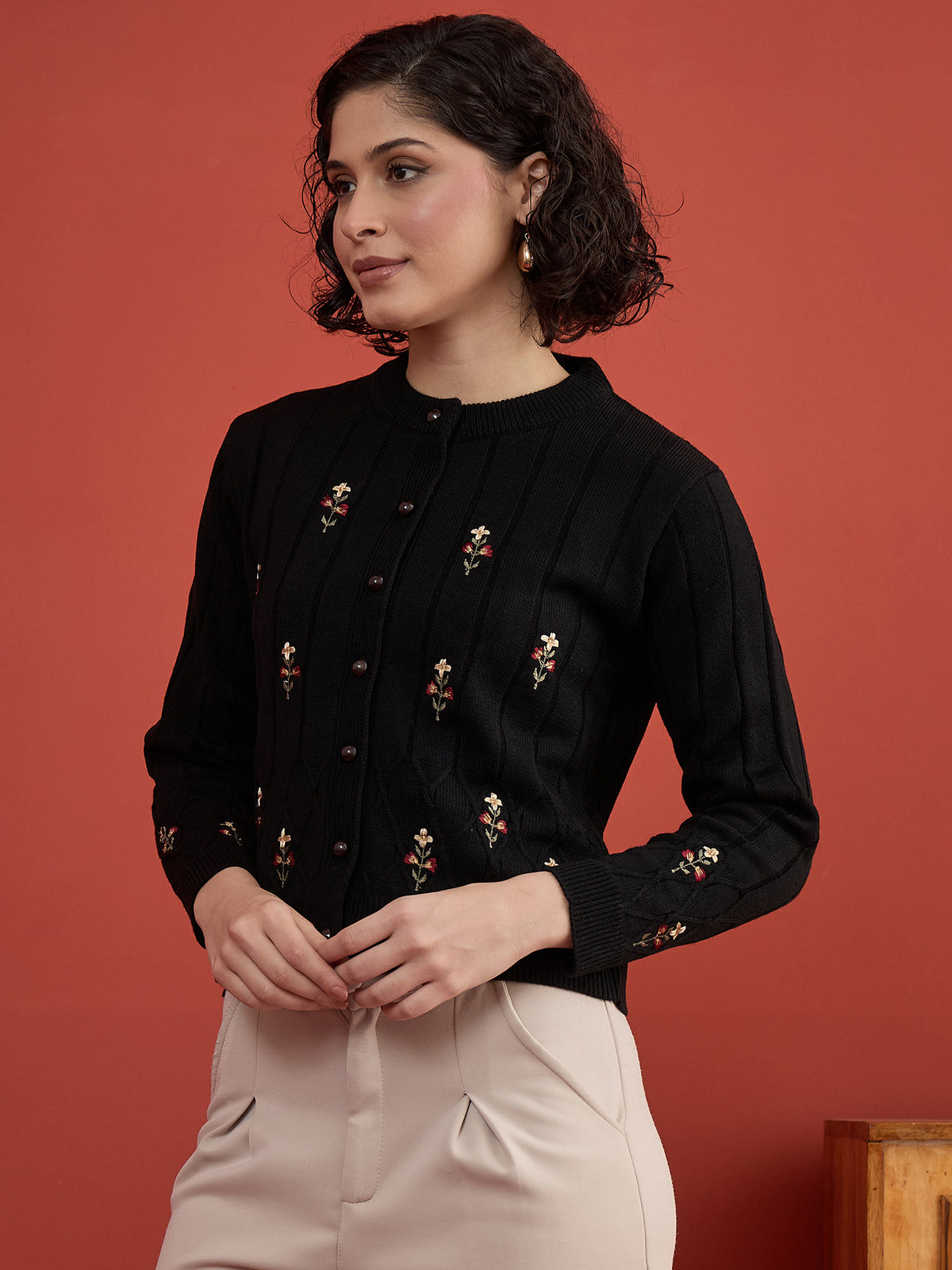CLAPTON Women's BLACK Floral Embroidered Cable Knit Cardigan