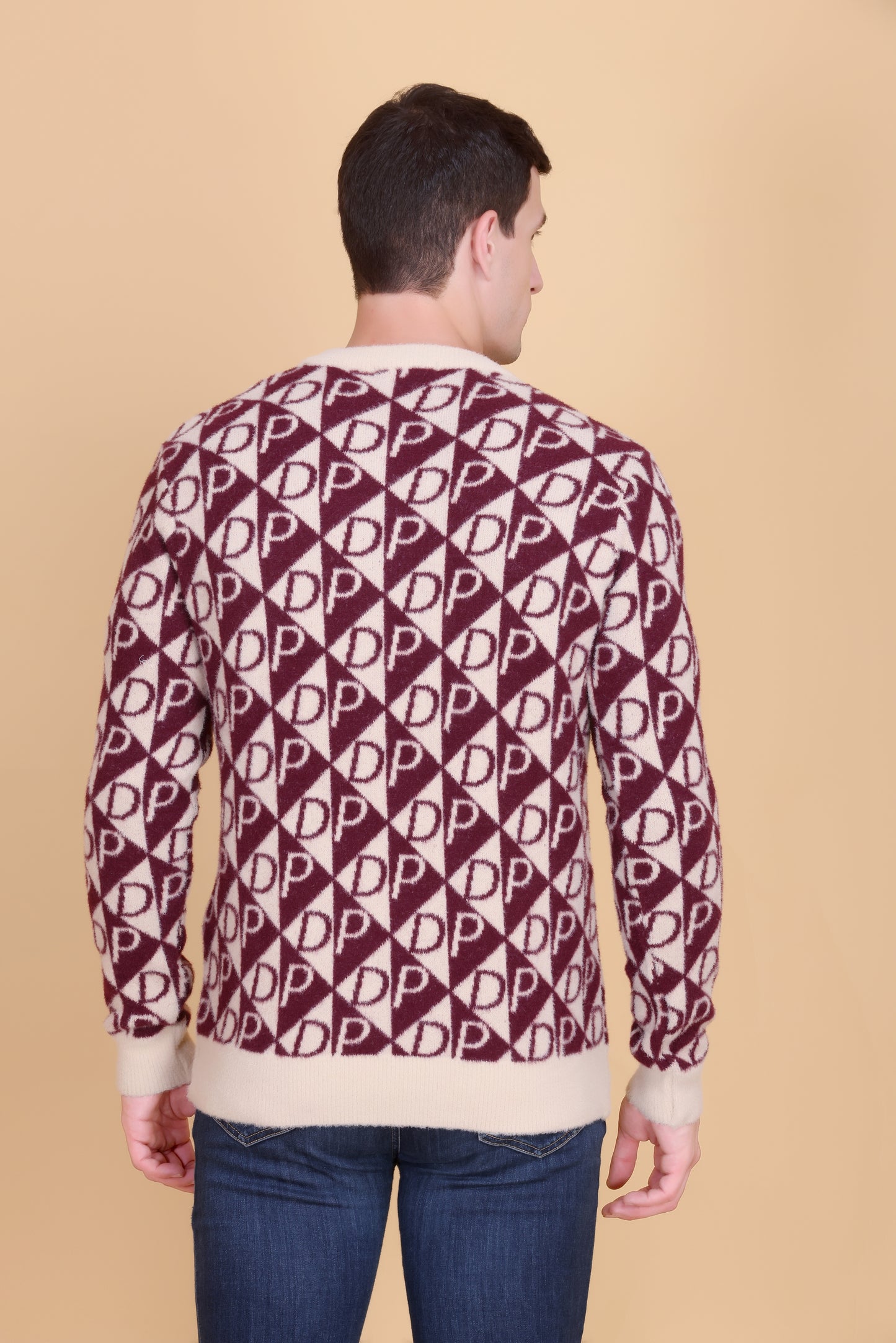 Round neck men sweater