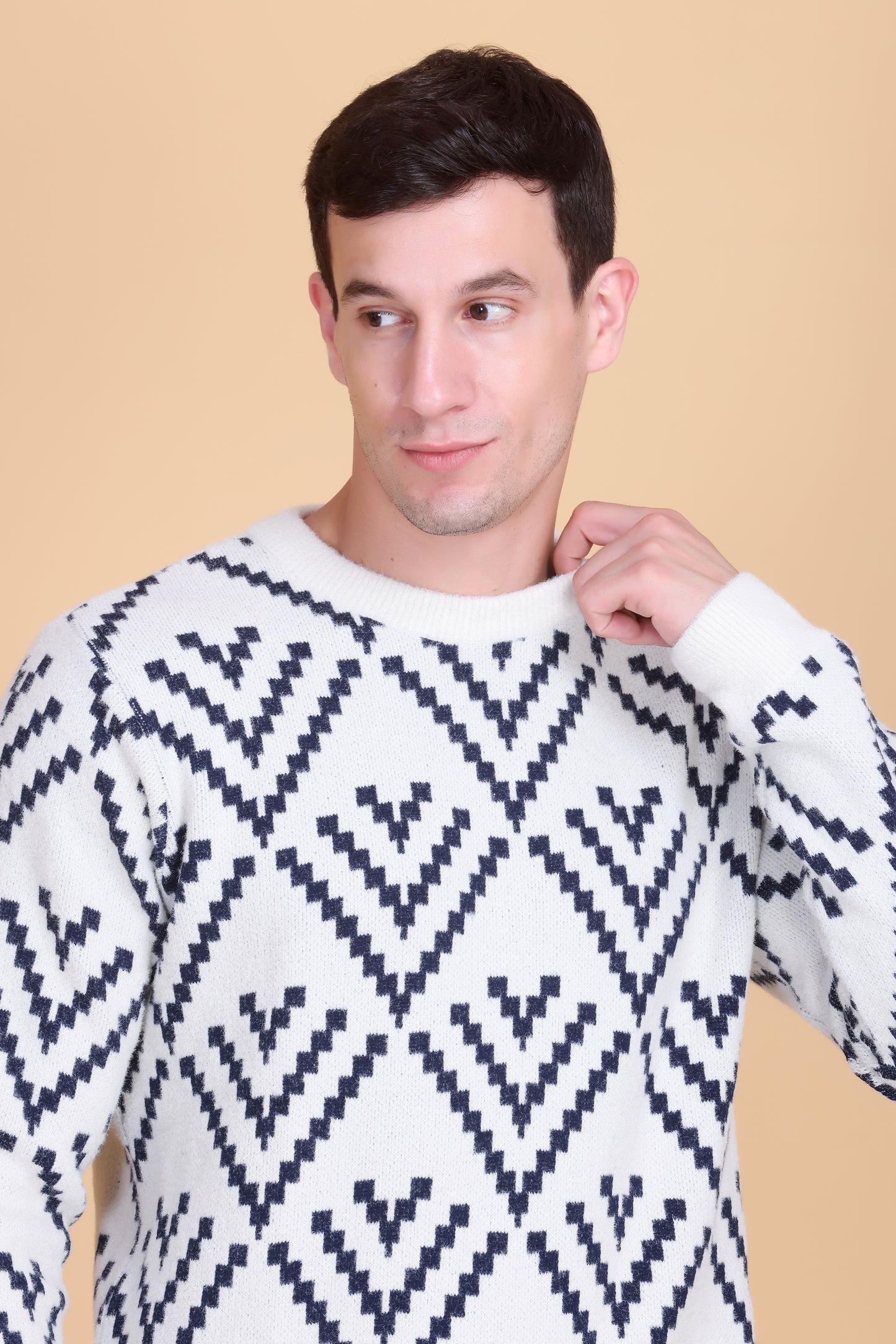 Round neck men sweater