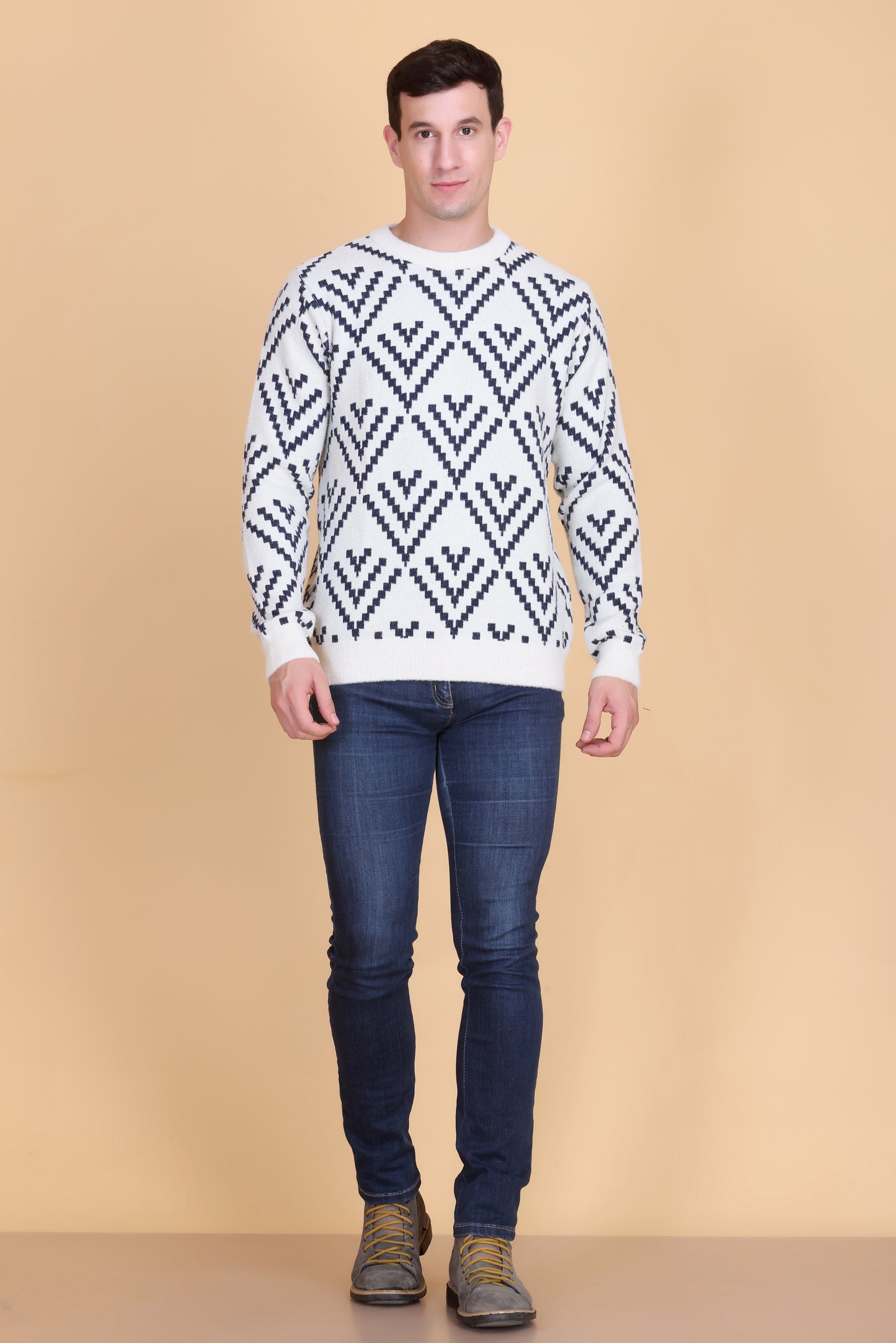 Round neck men sweater