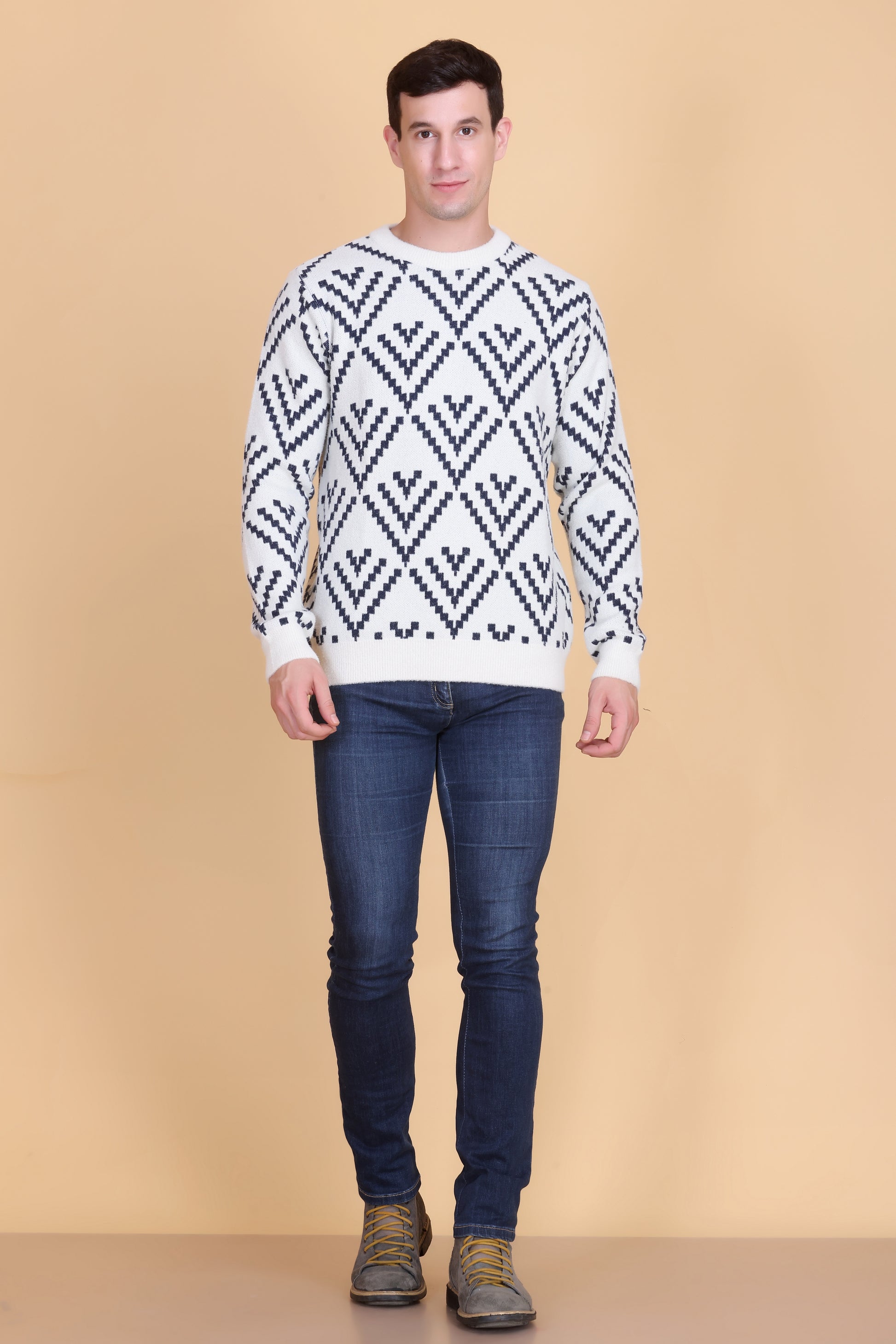 Round neck men sweater