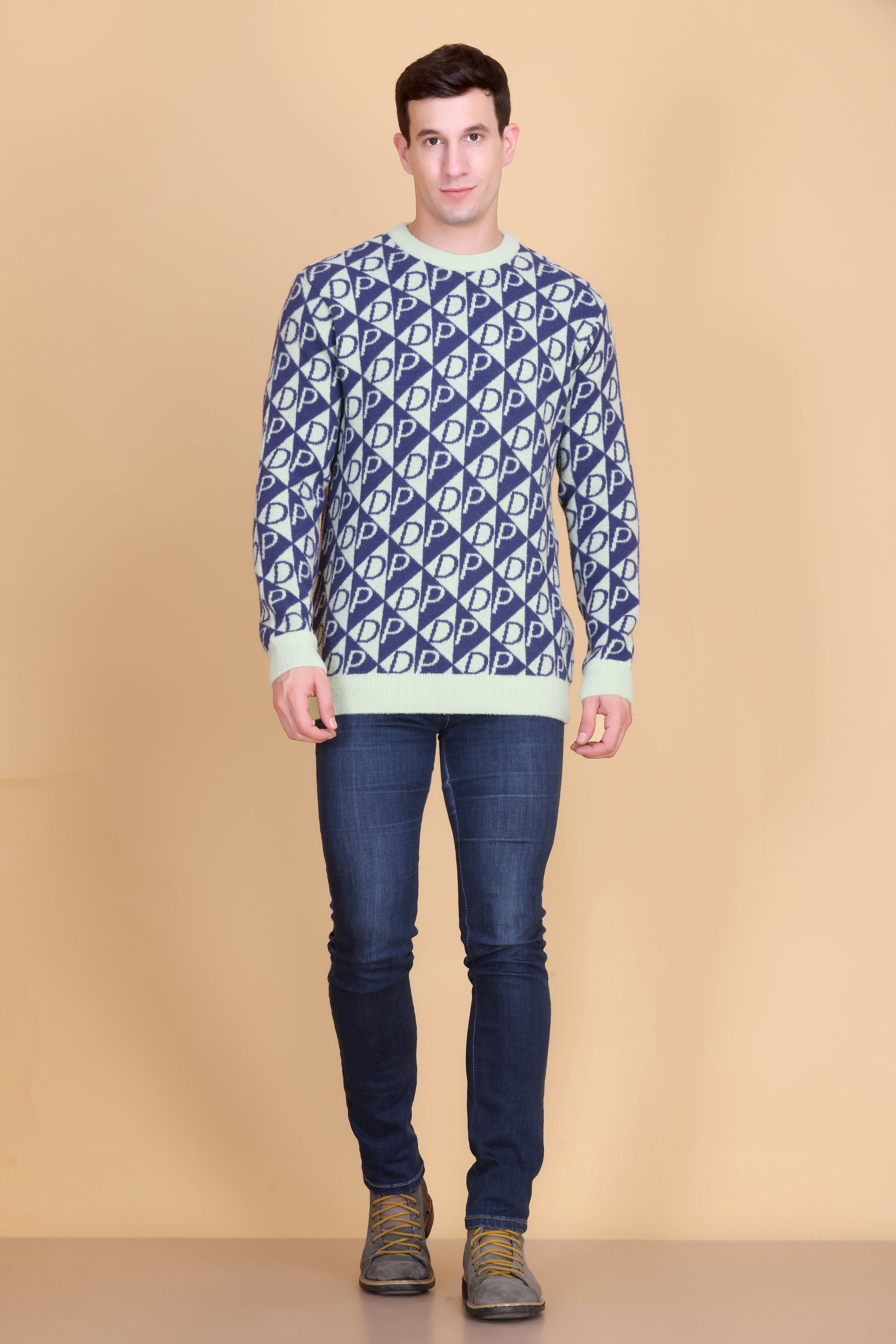 Round neck men sweater