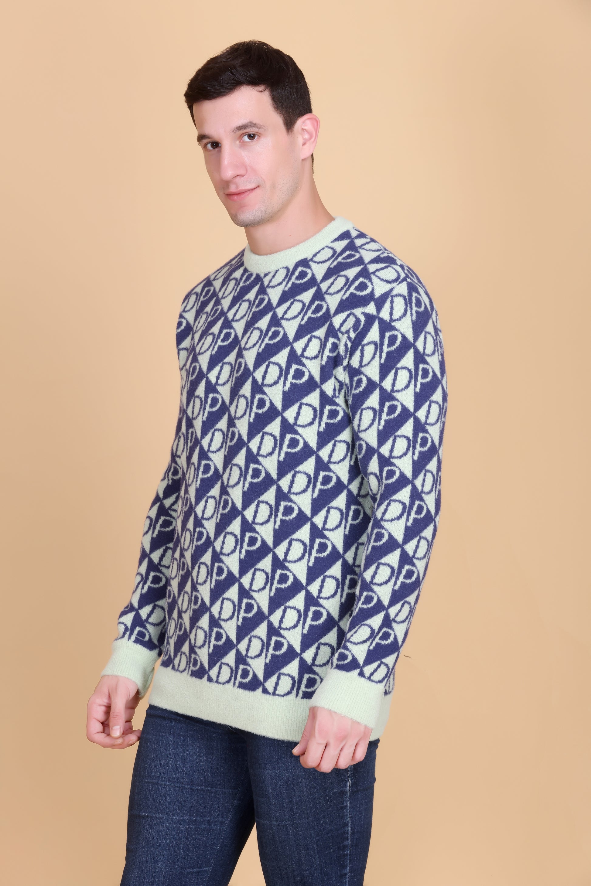 Round neck men sweater
