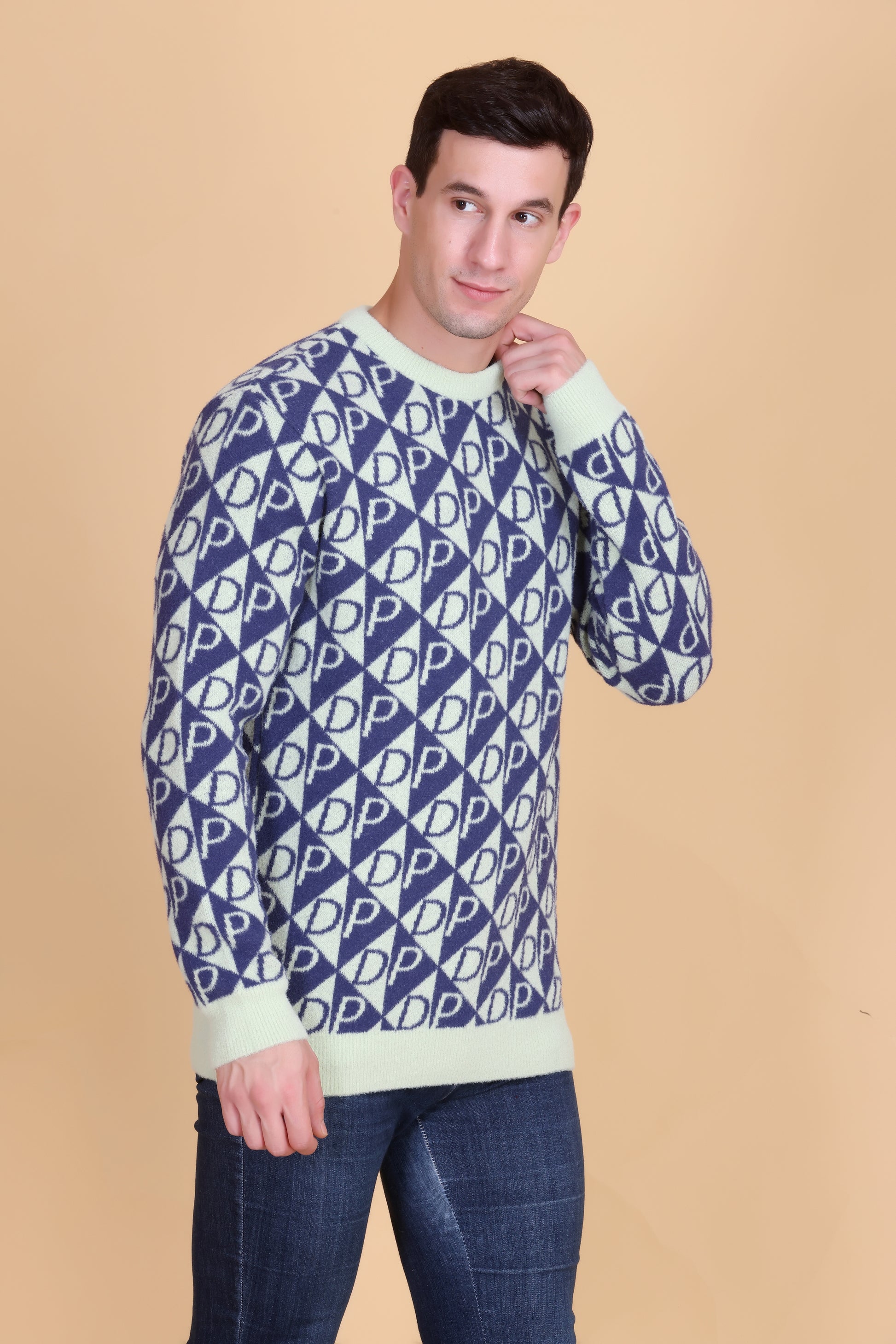 Round neck men sweater