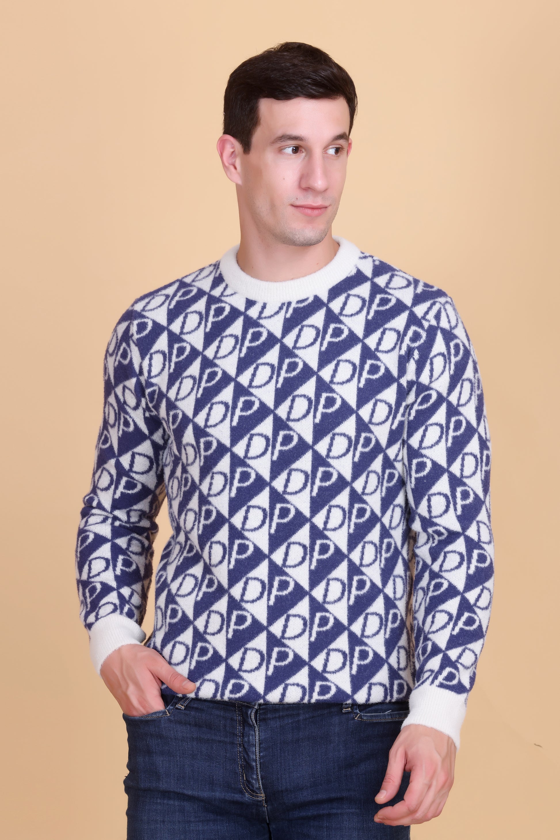 Round neck men sweater