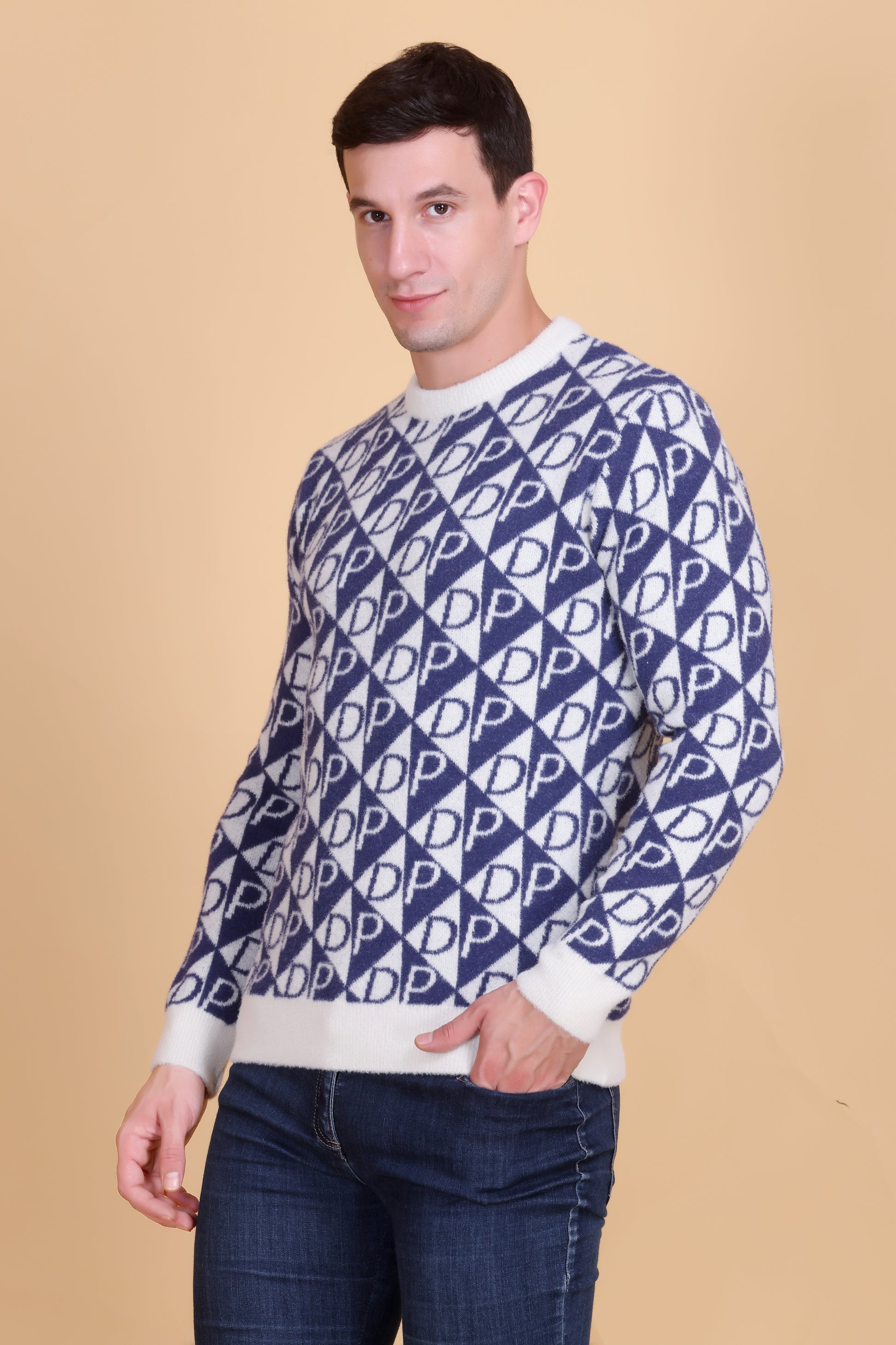 Round neck men sweater