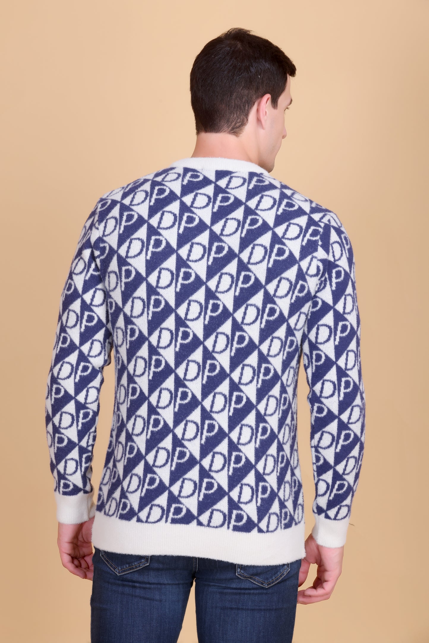 Round neck men sweater