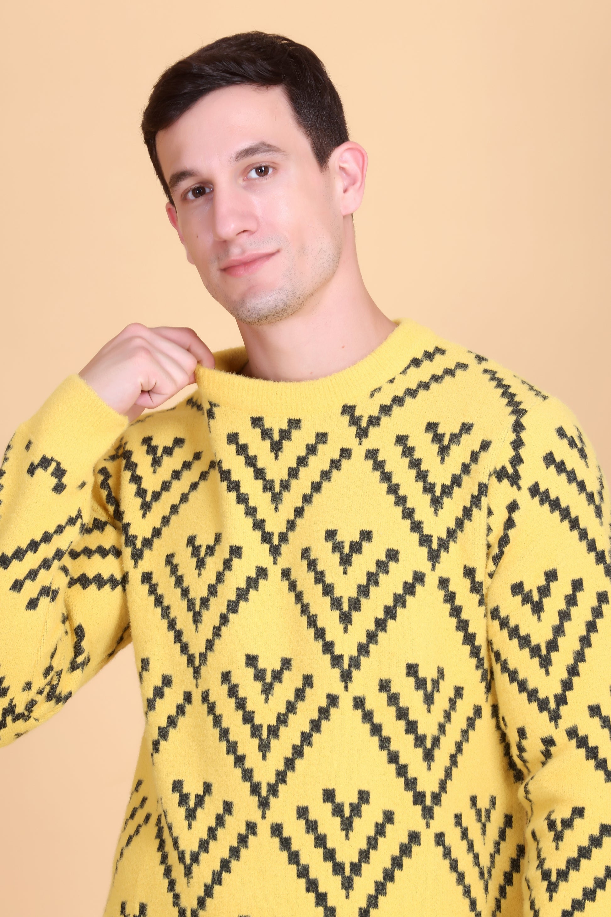 Round neck men sweater