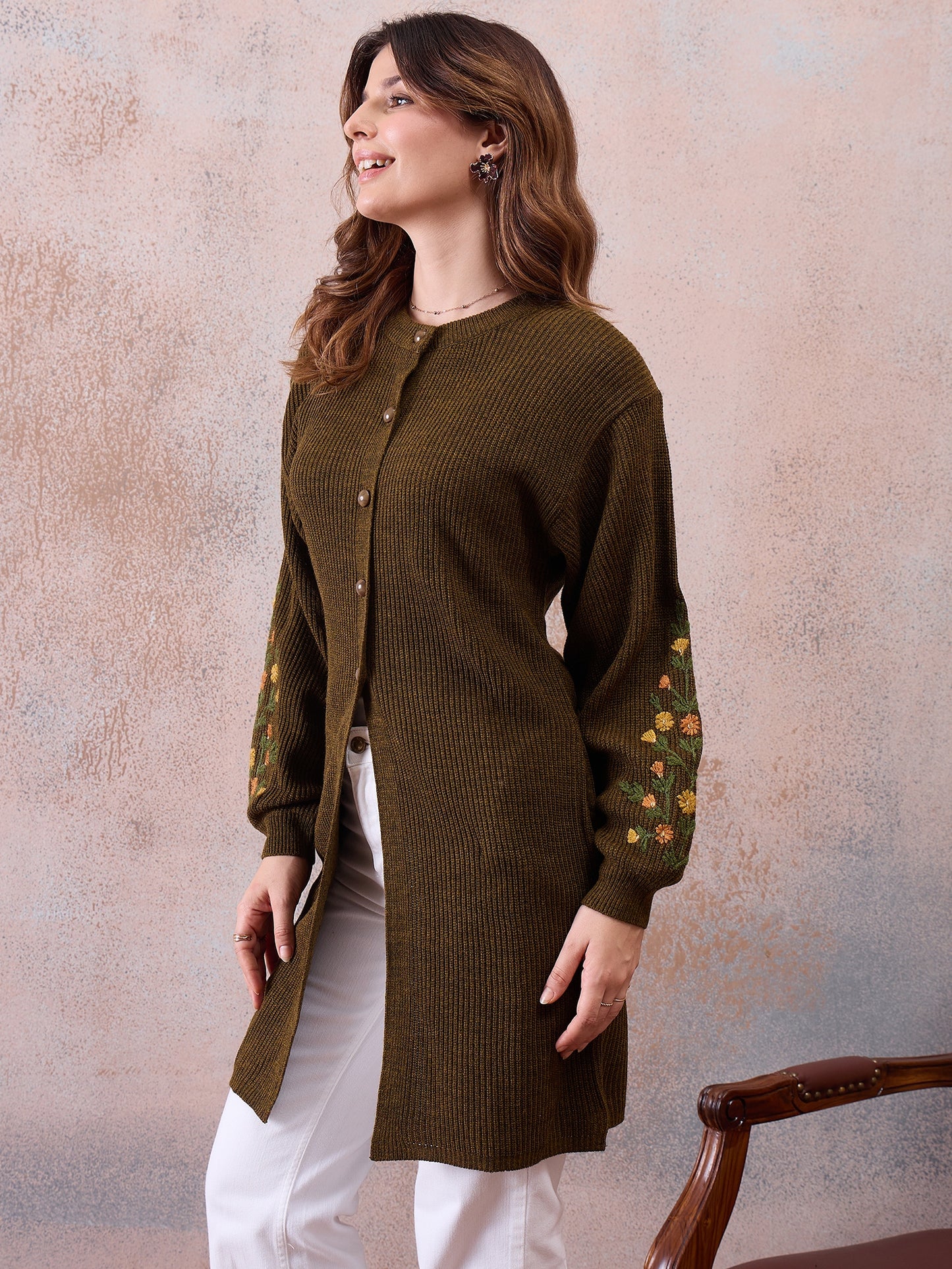 Women’s Longline Ribbed Knit Cardigan with Embroidered Sleeves – MEHNDI