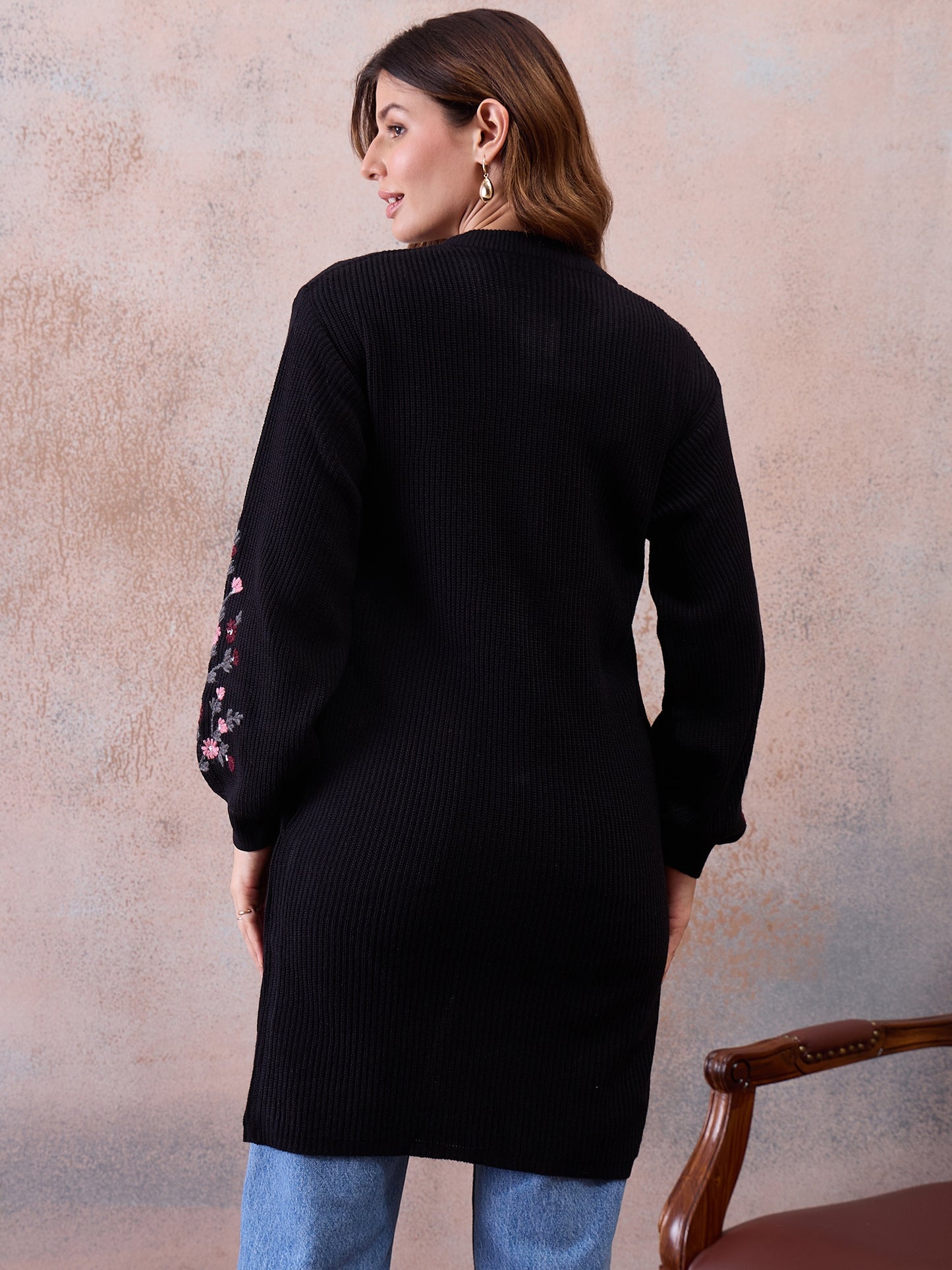 Women’s Longline Ribbed Knit Cardigan with Embroidered Sleeves – BLACK