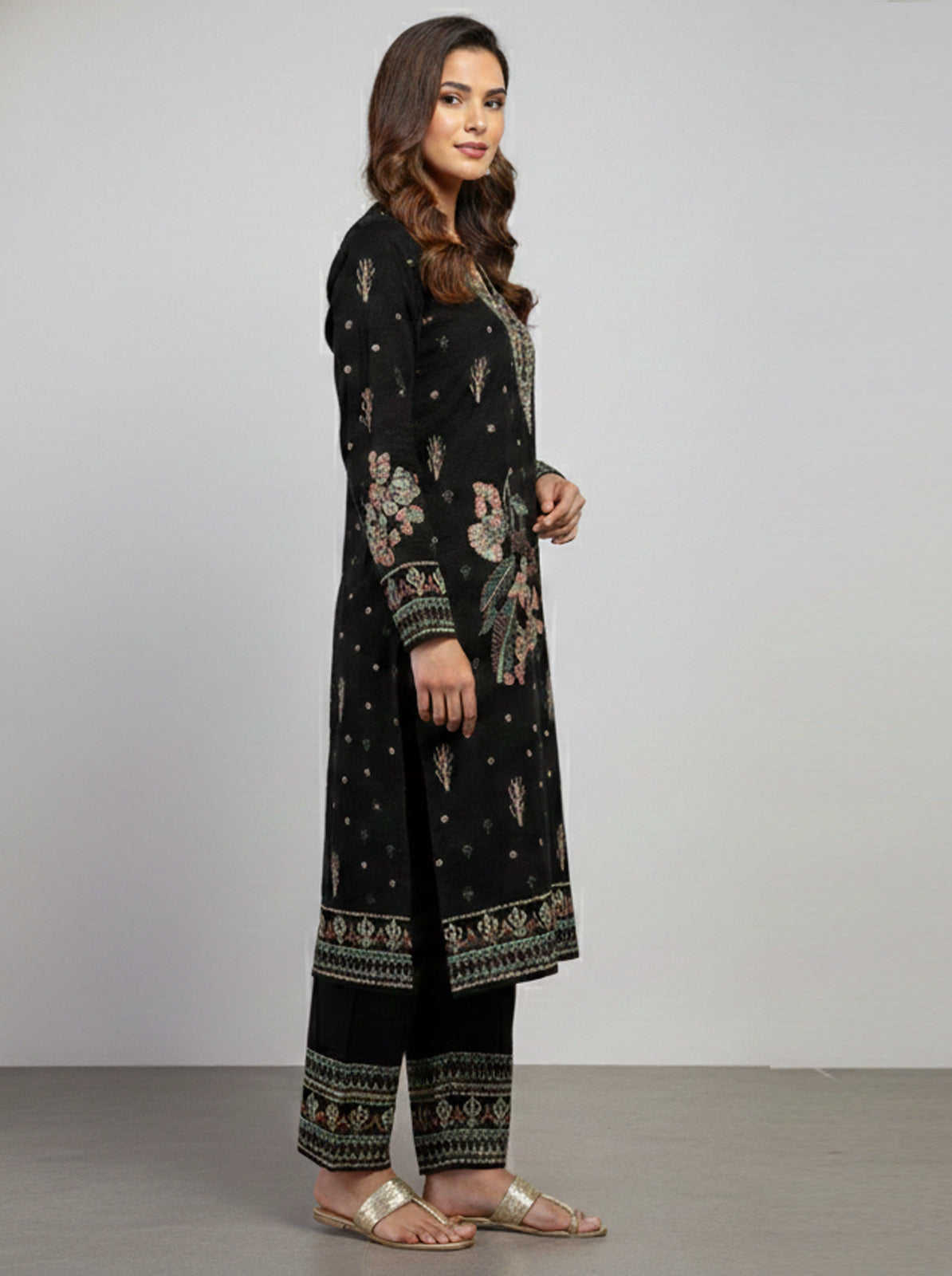 Embroidered wool blends for winter wear Straight-fit kurta with trousers and a dupatta (shawl) Black