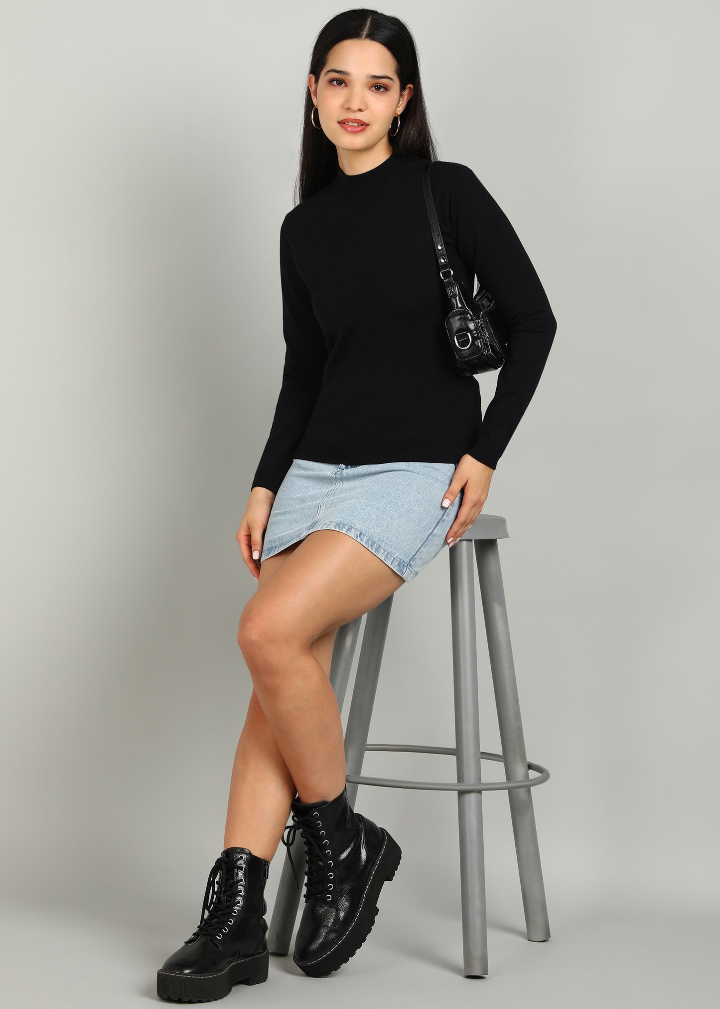Women Solid Color Round Neck Viscose T-Shirt Black