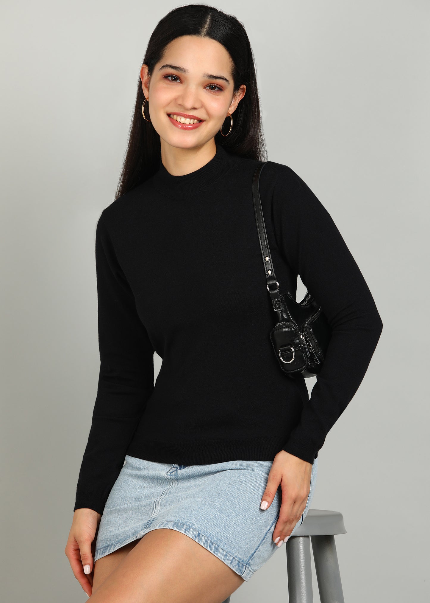Women Solid Color Round Neck Viscose T-Shirt Black