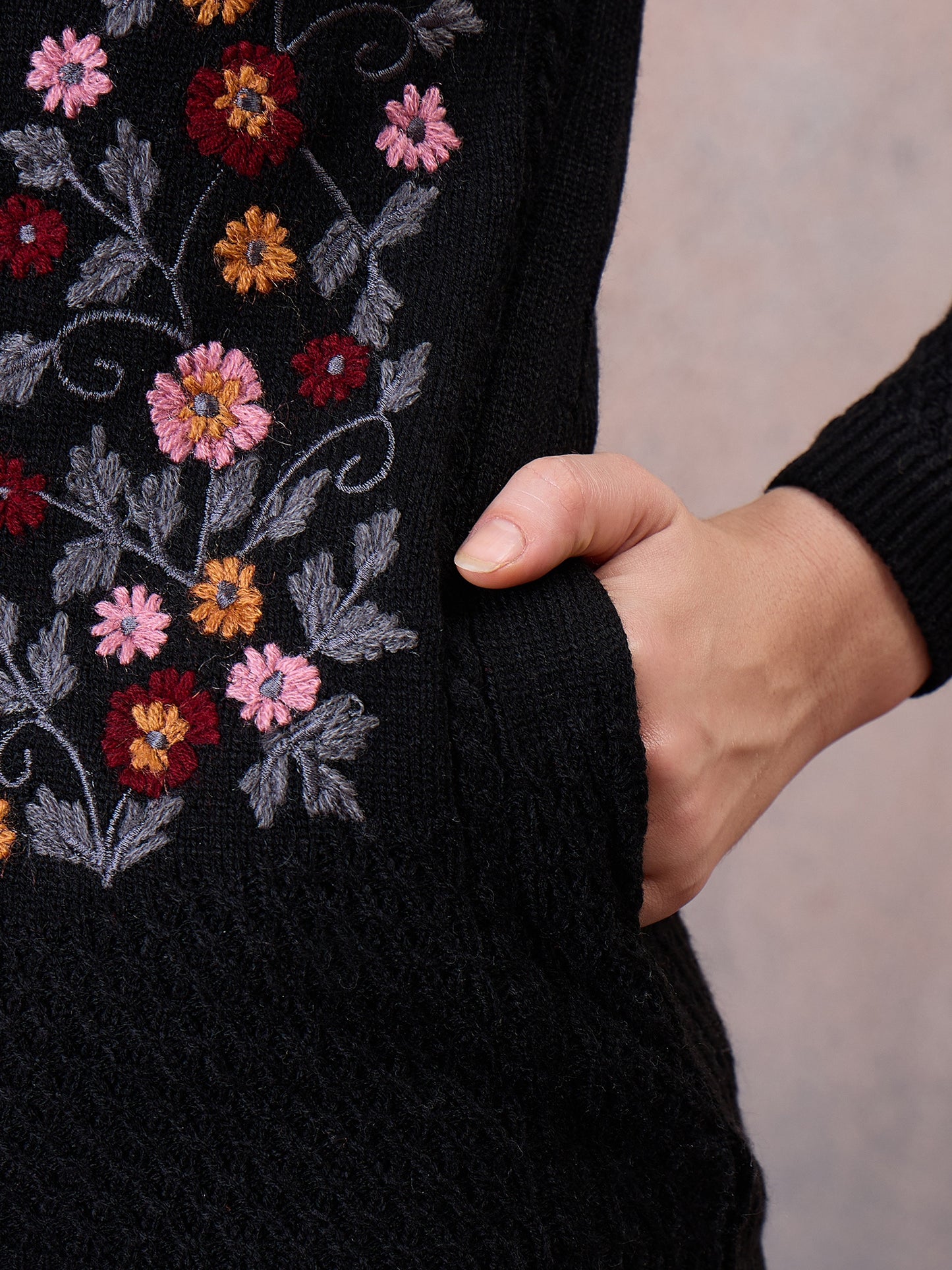 Women’s Floral Embroidered Button-Front Knit Cardigan Black