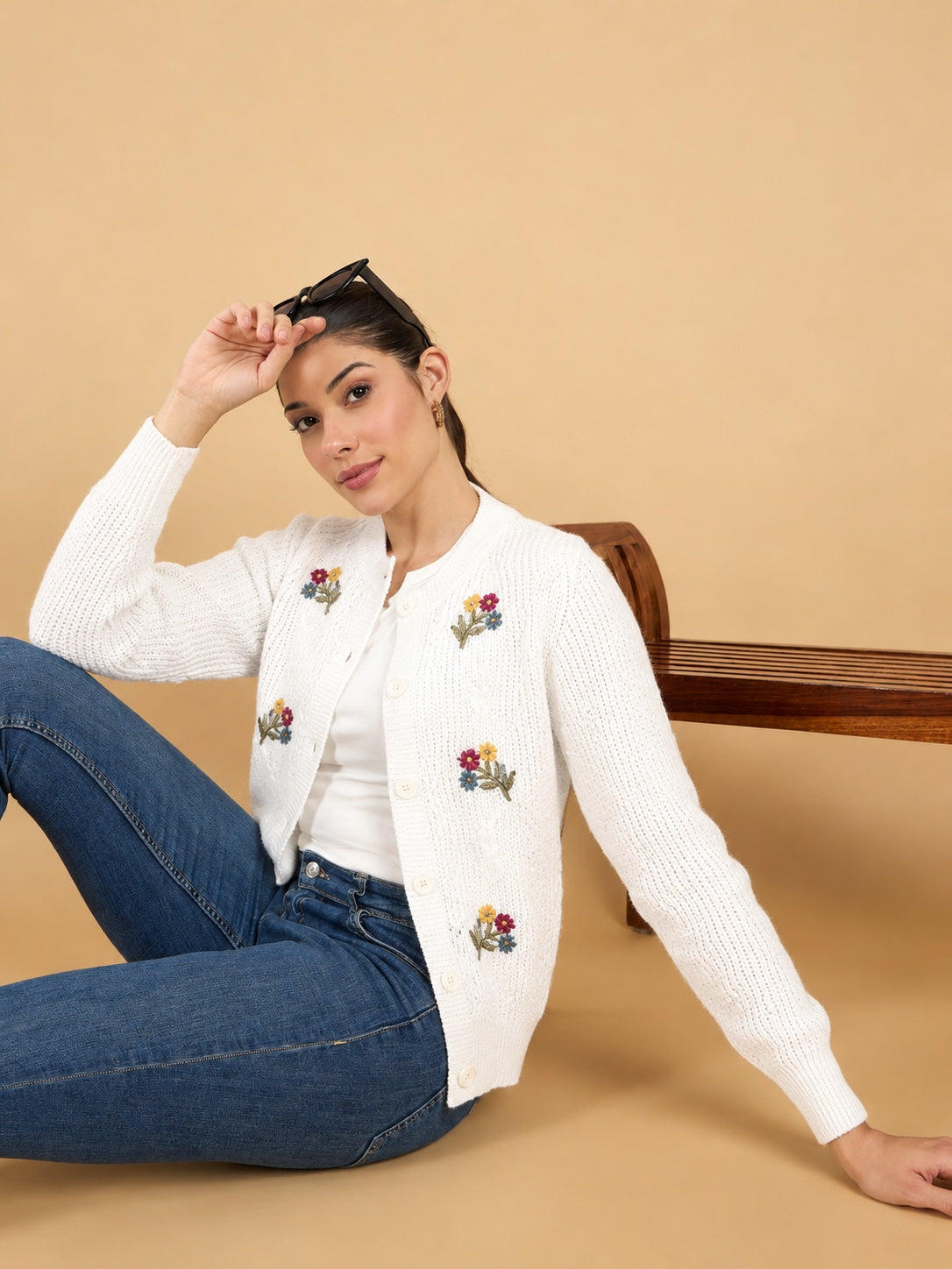 CLAPTON Women's WHITE Knitted Floral Embroidered Cardigan